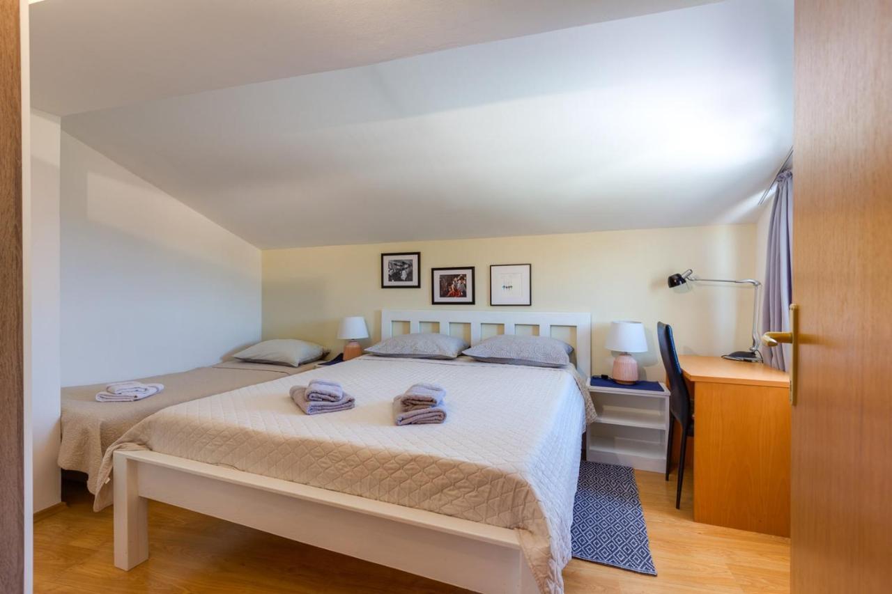 Apartments Valeria, Mali Losinj Bagian luar foto