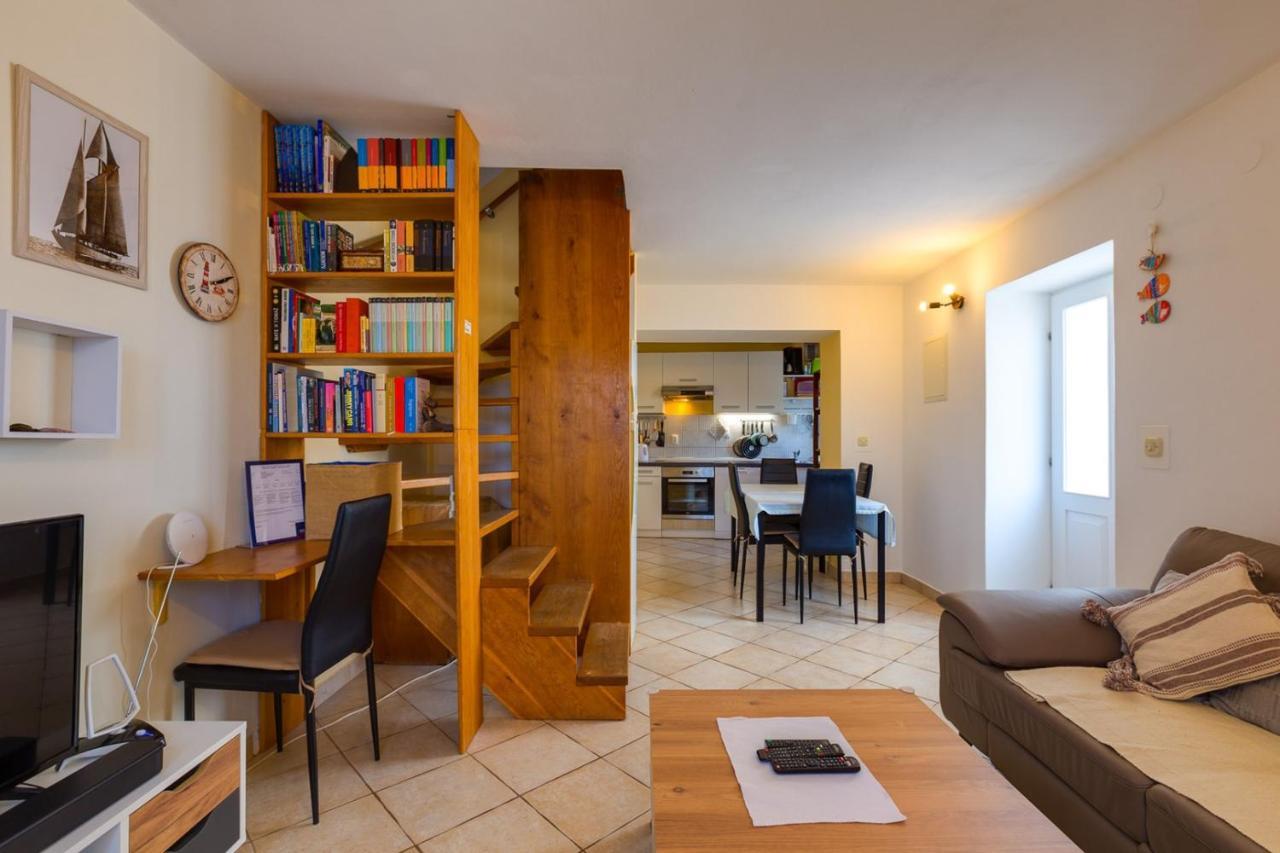 Apartments Valeria, Mali Losinj Bagian luar foto