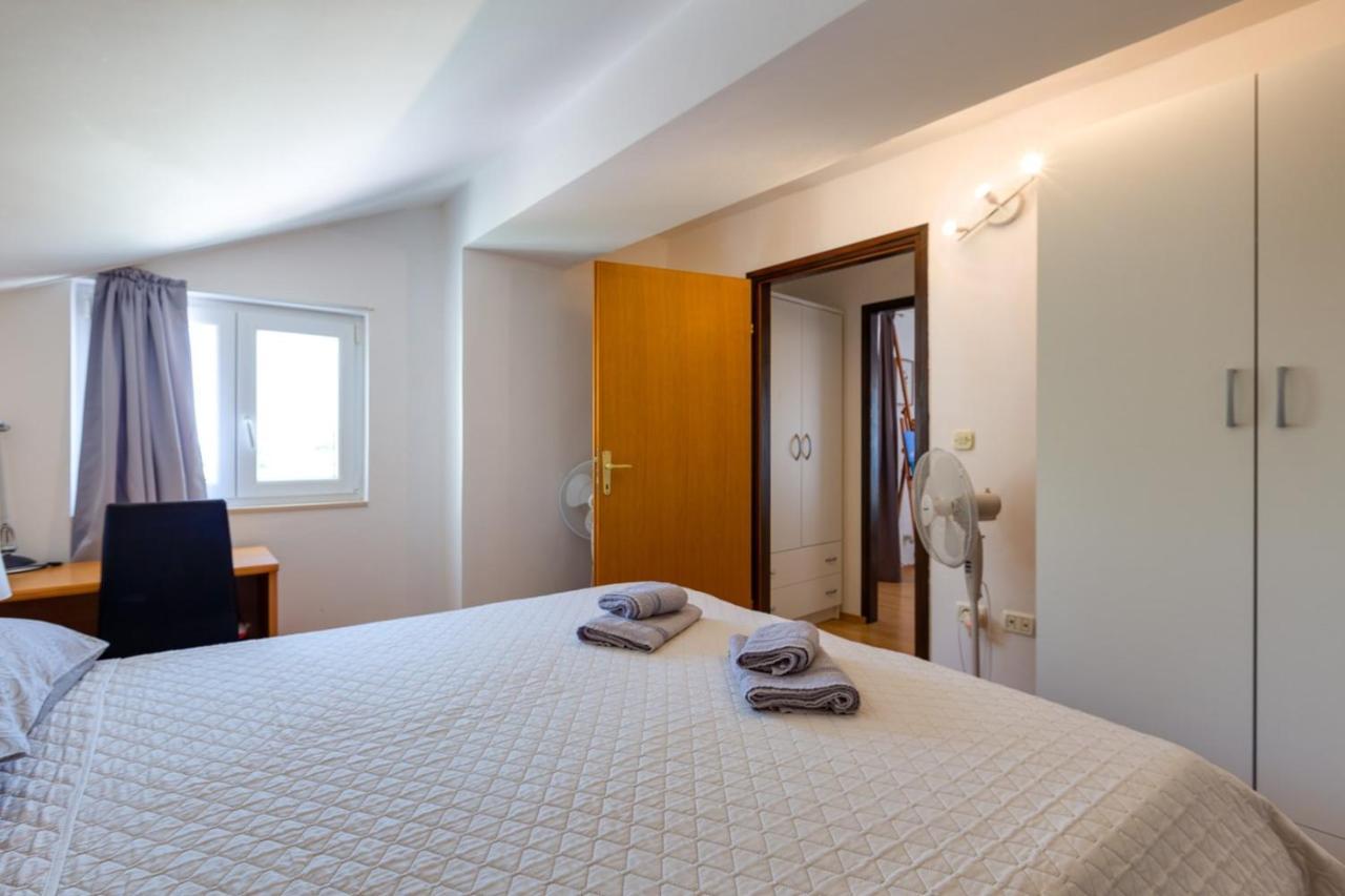 Apartments Valeria, Mali Losinj Bagian luar foto